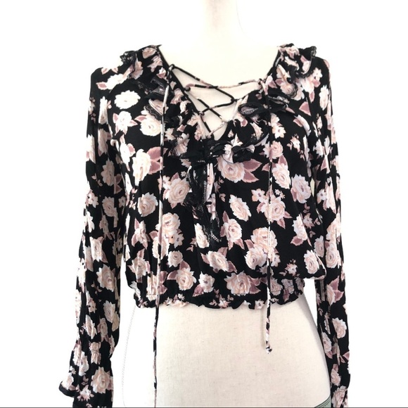 Forever 21 Black Floral Crop Top with Pink Roses, with Ruffle at neck Sz Medium - Picture 1 of 13